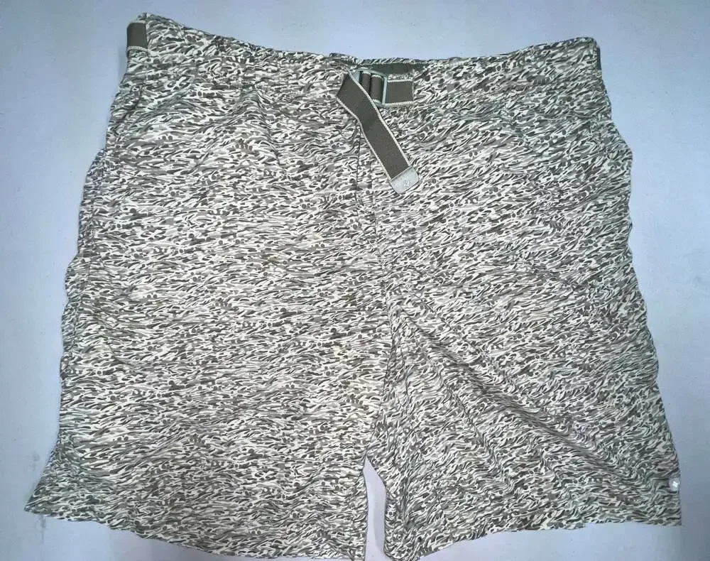 Columbia Camo shorts Mens L